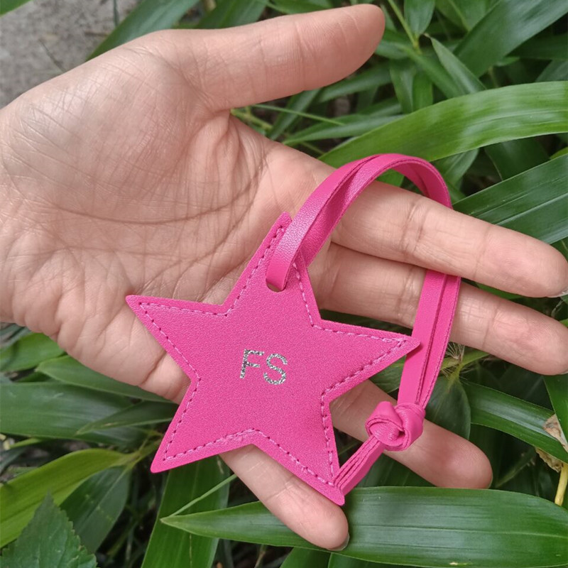 1 SZTUK Bezpłatne inicjały pię – Monogram Keychain Leather recenzja i cena