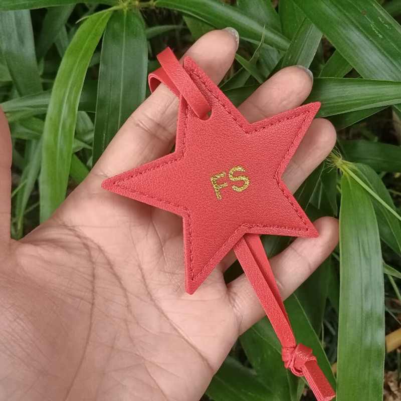 1 SZTUK Bezpłatne inicjały pię – Monogram Keychain Leather recenzja i cena